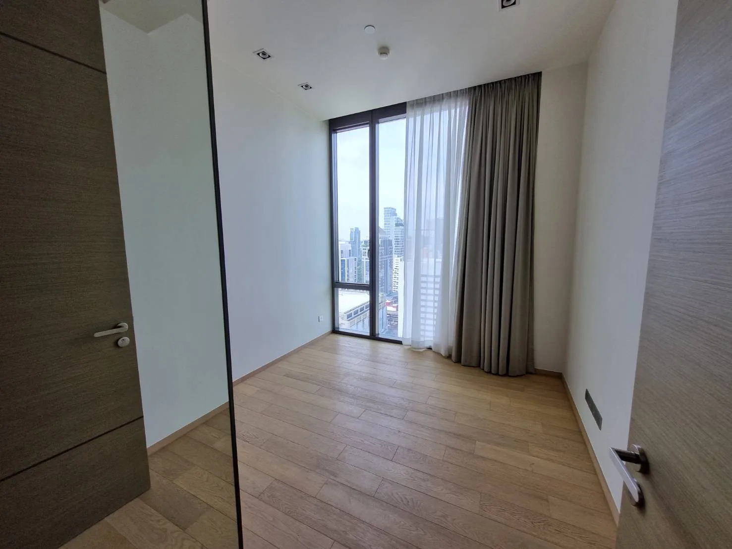Property photos for 28 Chidlom