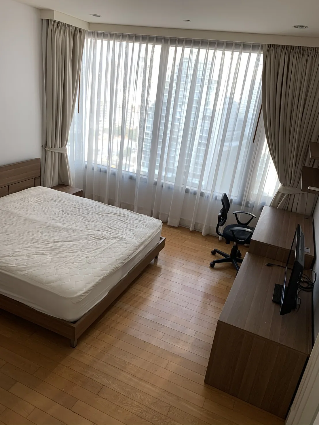 Property photos for Aguston Sukhumvit 22