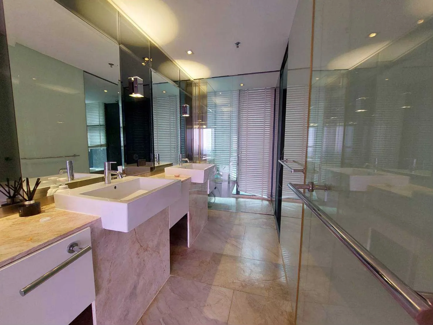 Property photos for The Met