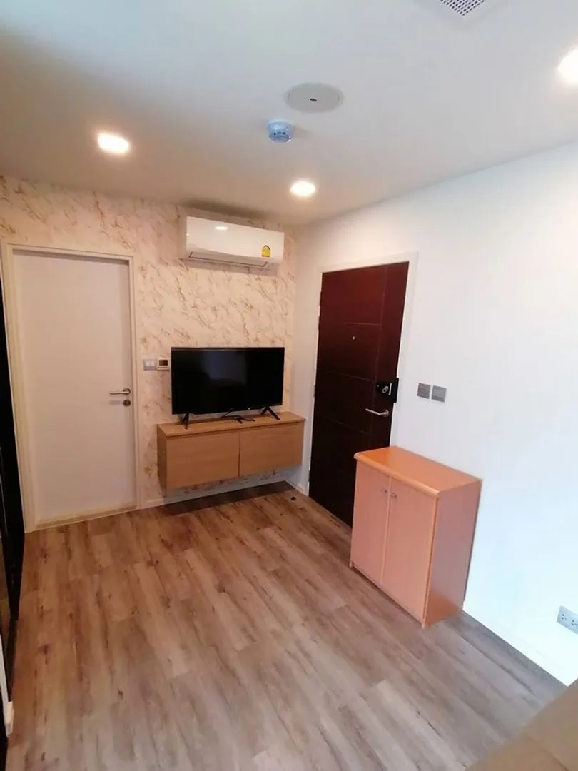 Property photos for Brown Condo Huaikwang
