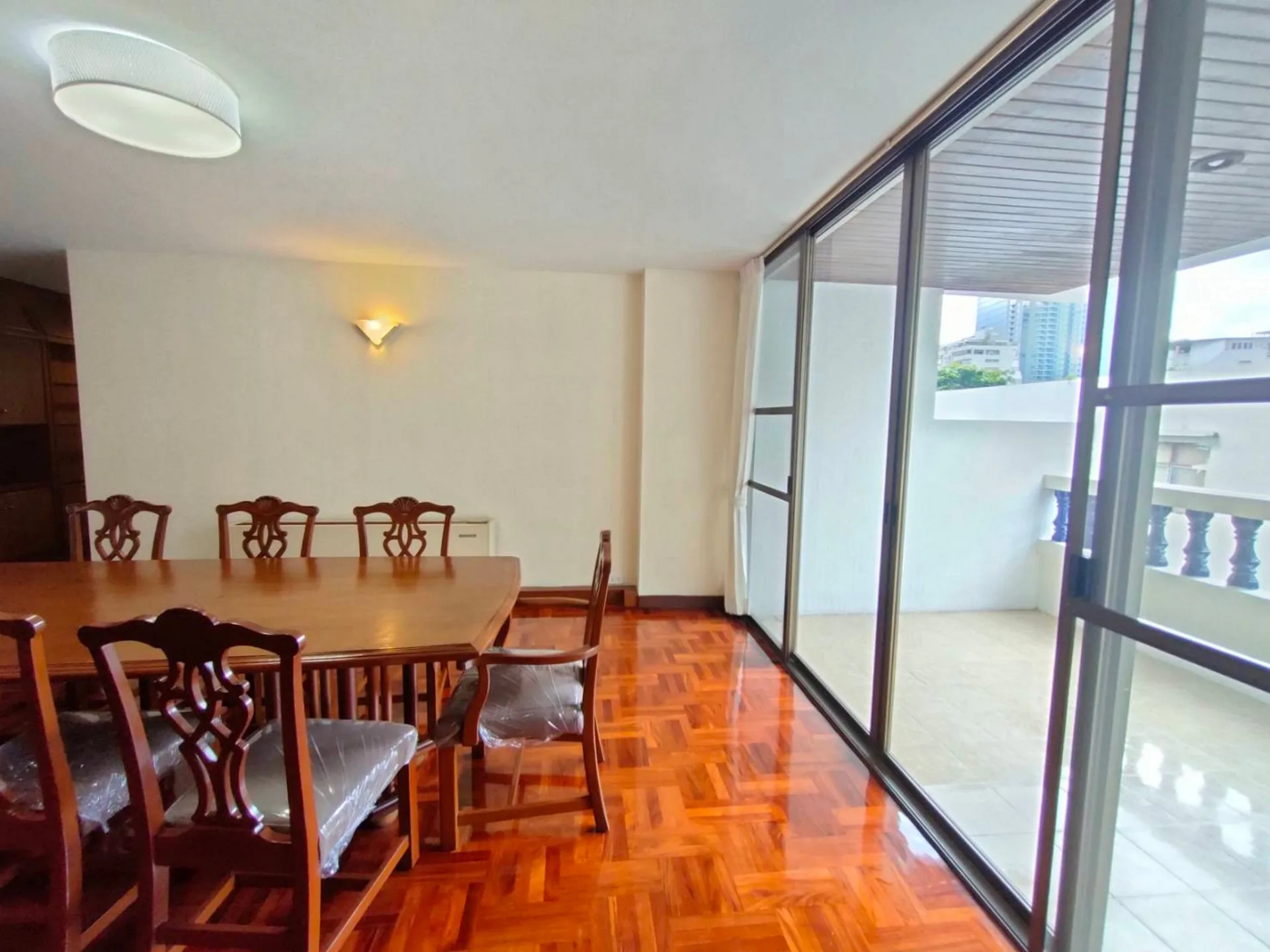 Property photos for Sriratana Mansion 1