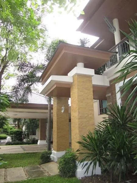 Property photos for Moobaan Narasiri Pattanakarn-srinakarindra