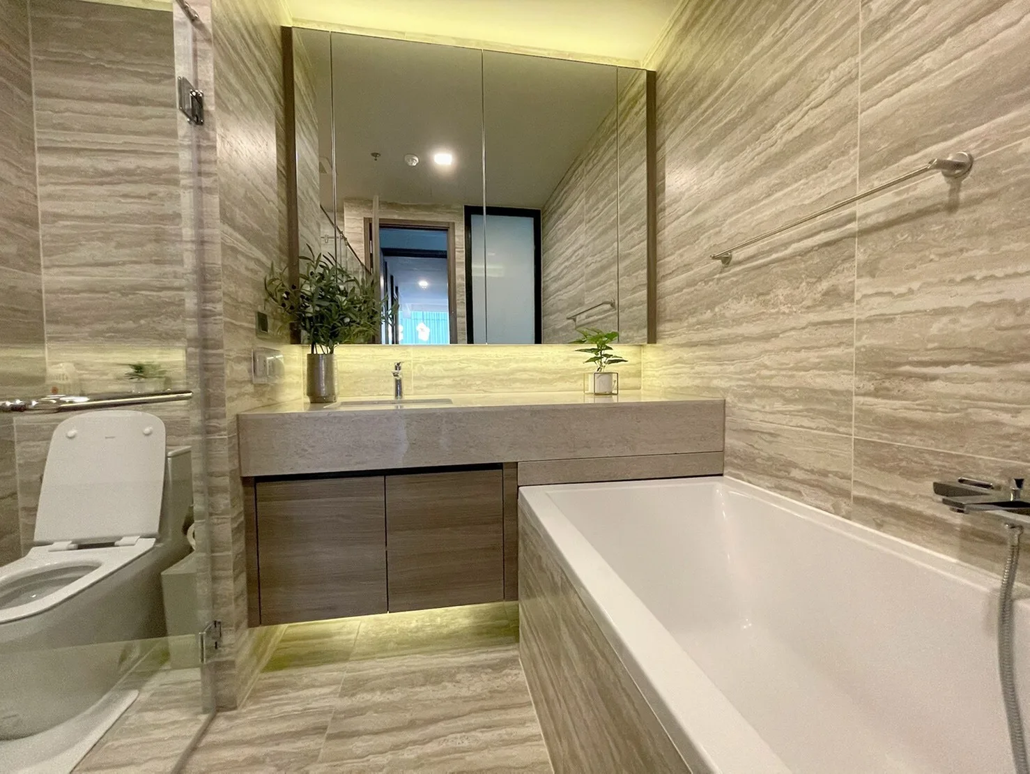 Property photos for Celes Asoke