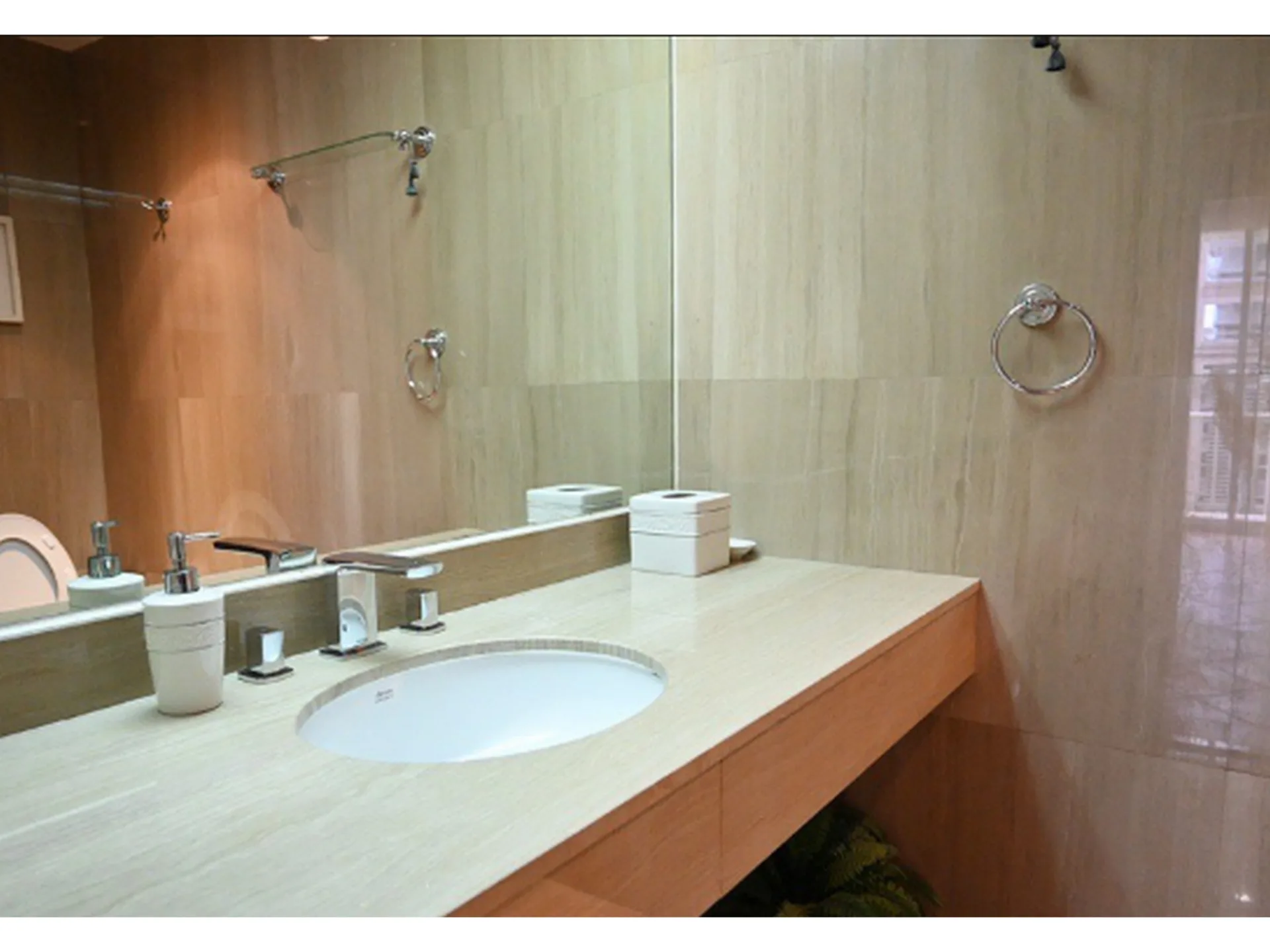 Property photos for Langsuan Ville
