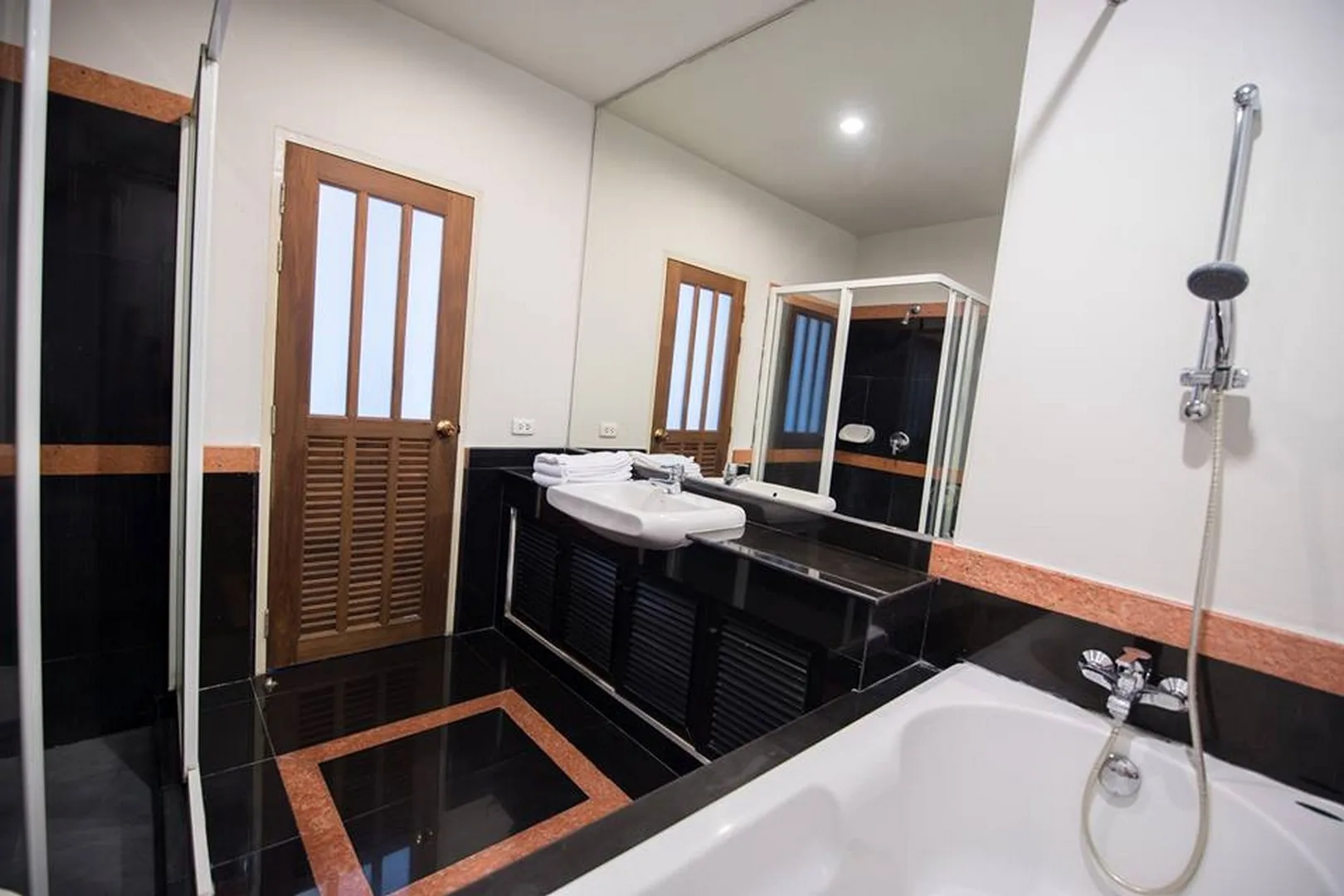 Property photos for Baan Thirapa