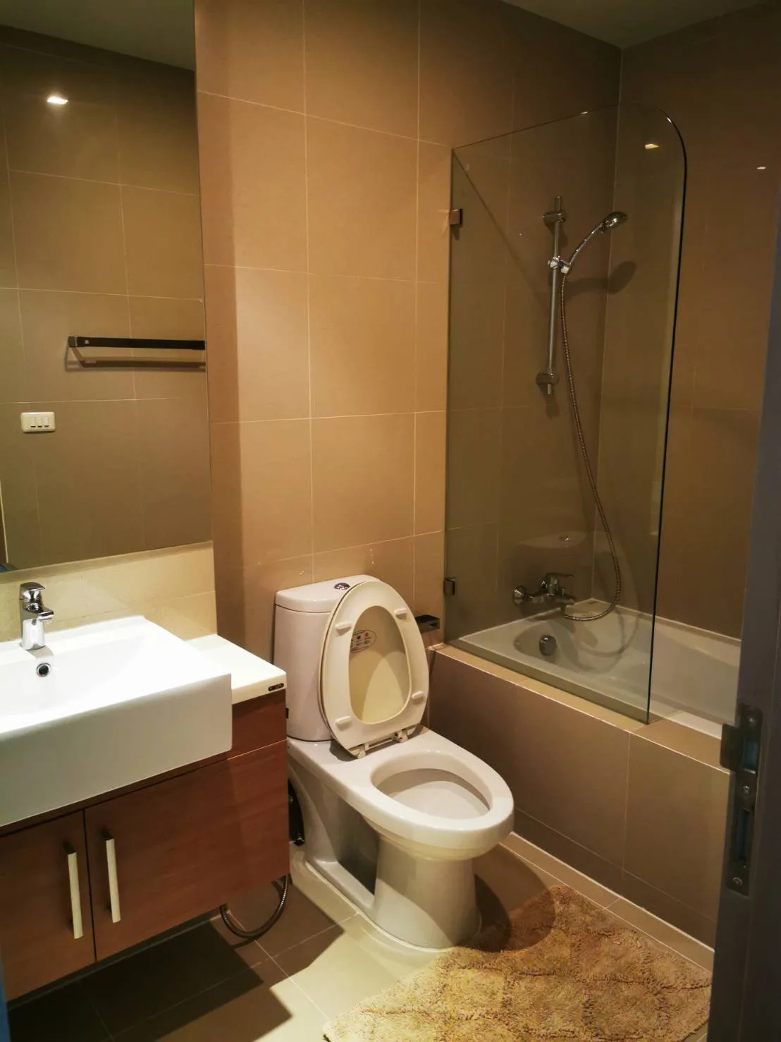 Property photos for Noble Refine
