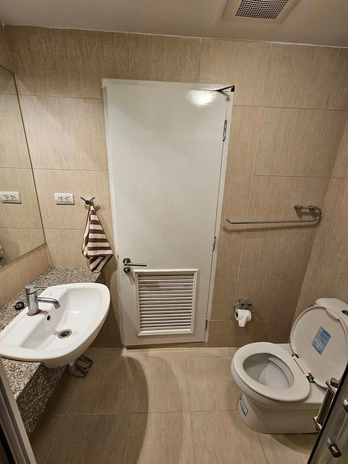 Property photos for The Clover Thonglor
