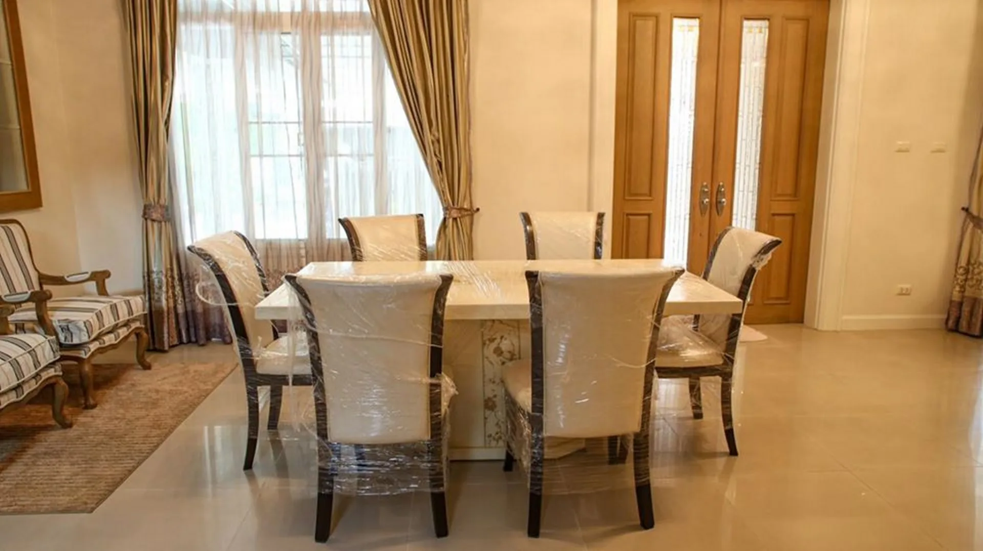 Property photos for Moobaan Narasiri Pattanakarn-srinakarindra