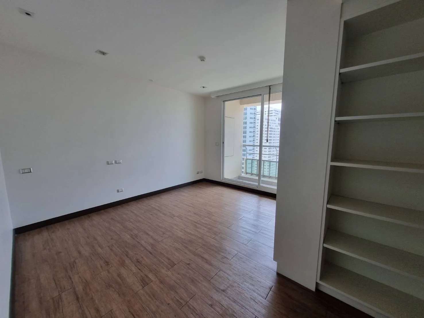 Property photos for Ideal 24