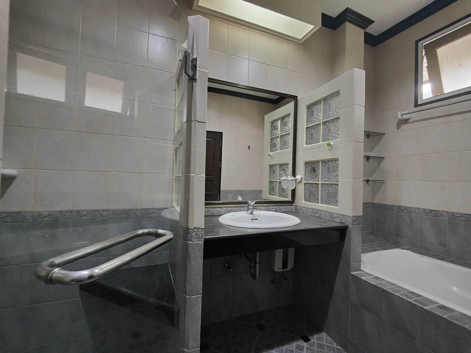 Property photos for Single House Charoen Mit 25