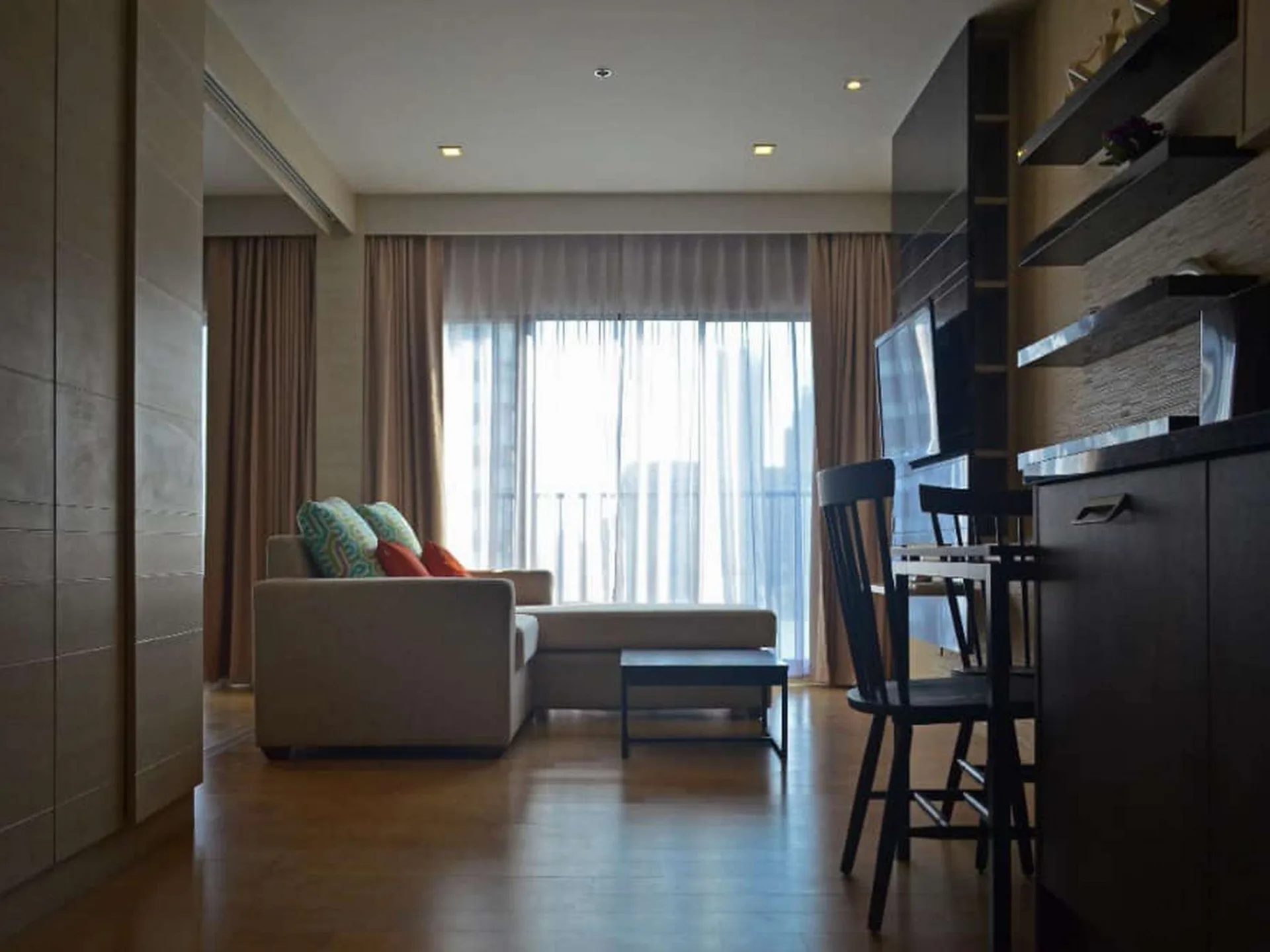 Property photos for Noble Refine
