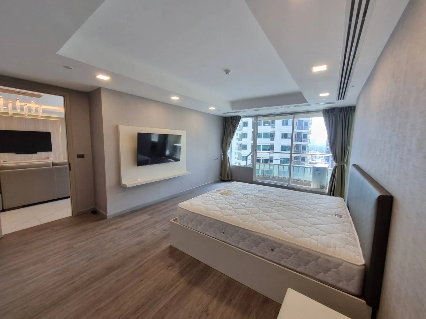 Property photos for Ideal 24