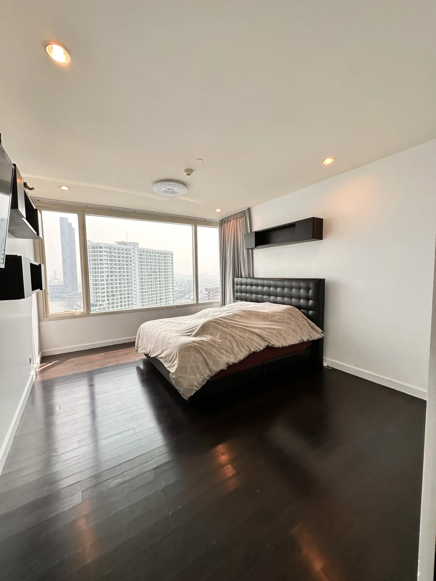 Property photos for Watermark Chaophraya