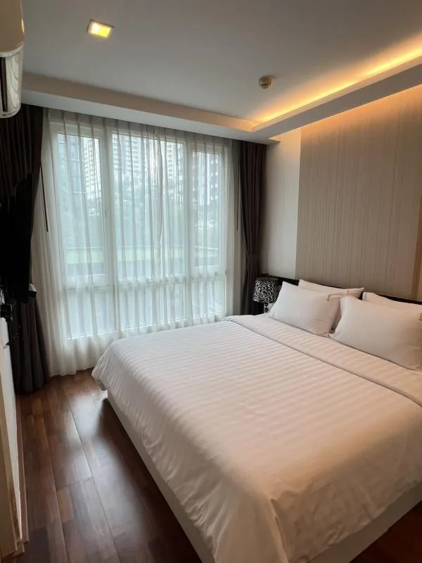 Property photos for Beverly 33
