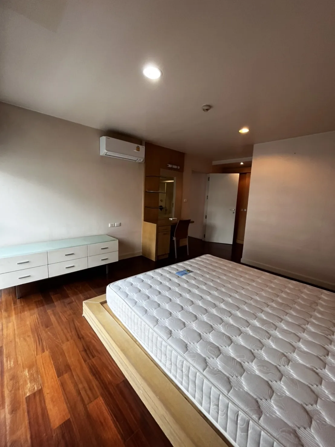 Property photos for Urbana Sukhumvit 15