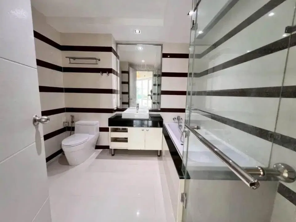 Property photos for Beverly 33