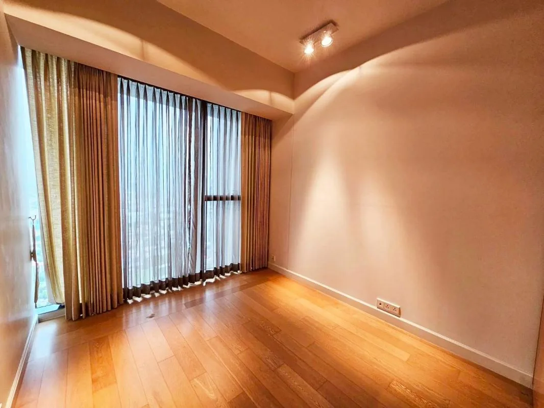 Property photos for The Met