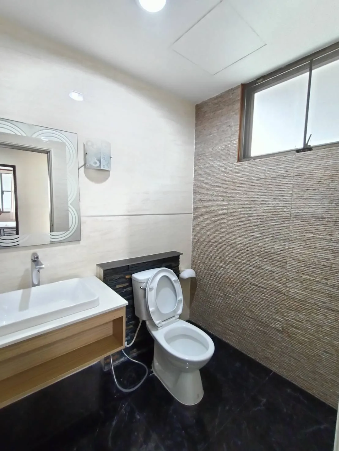 Property photos for Tongtip Mansion