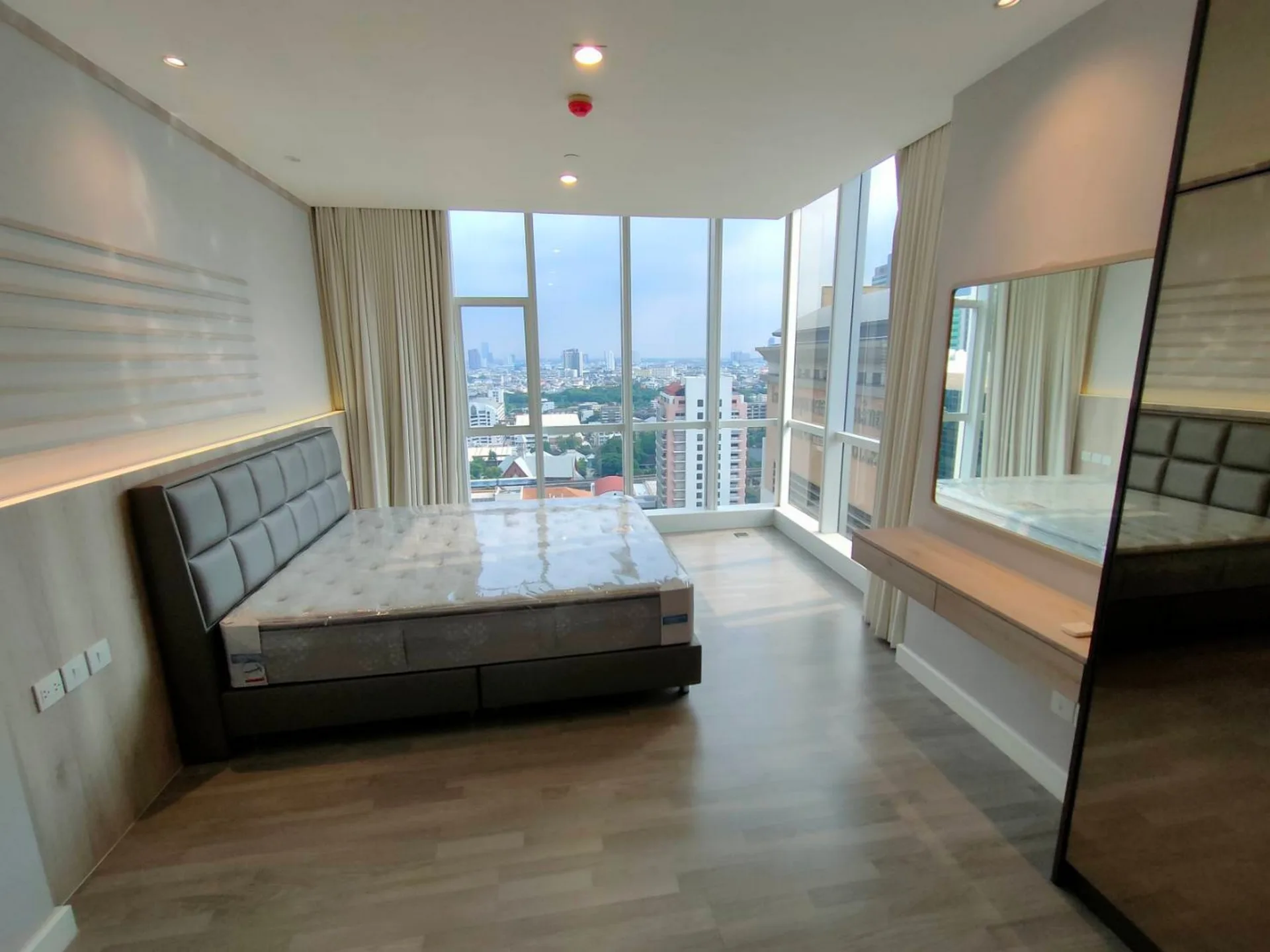 Property photos for The room Sathorn - TanonPun