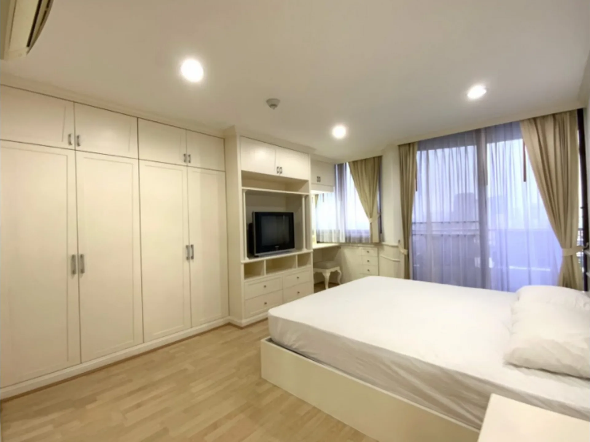 Property photos for Supalai Place
