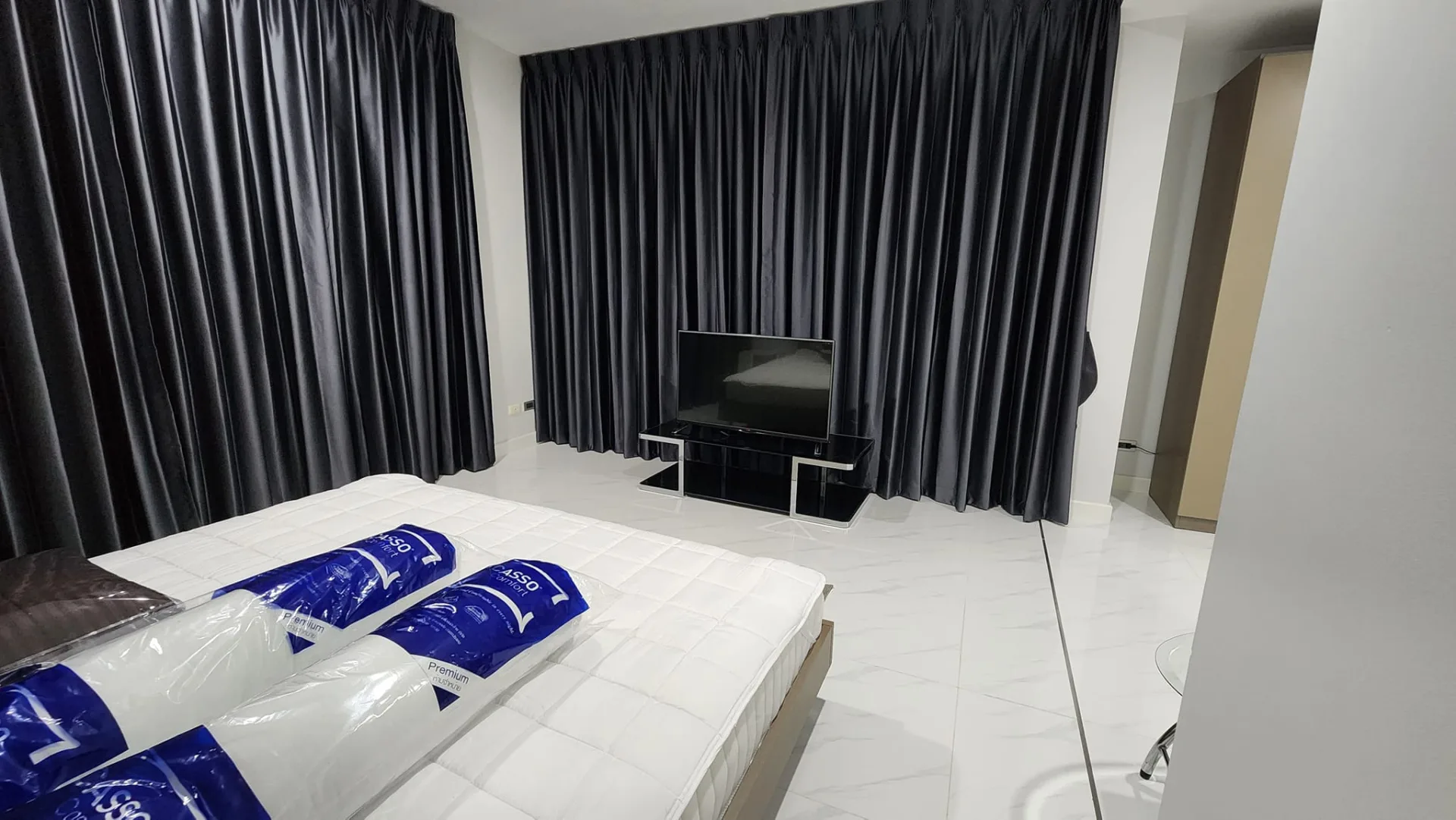Property photos for Noble Refine