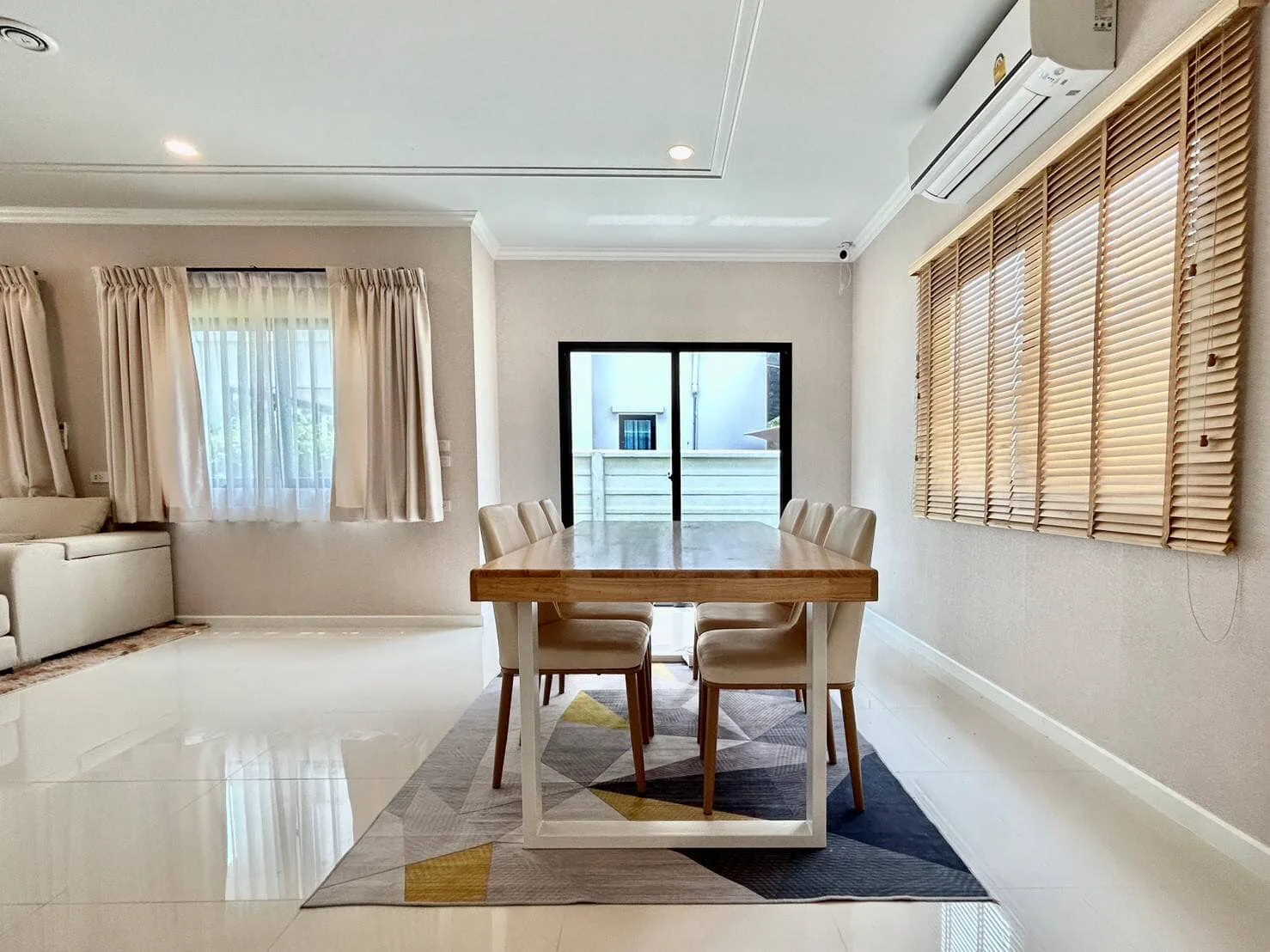 Property photos for Grand Britania Wongwaen Ramindra