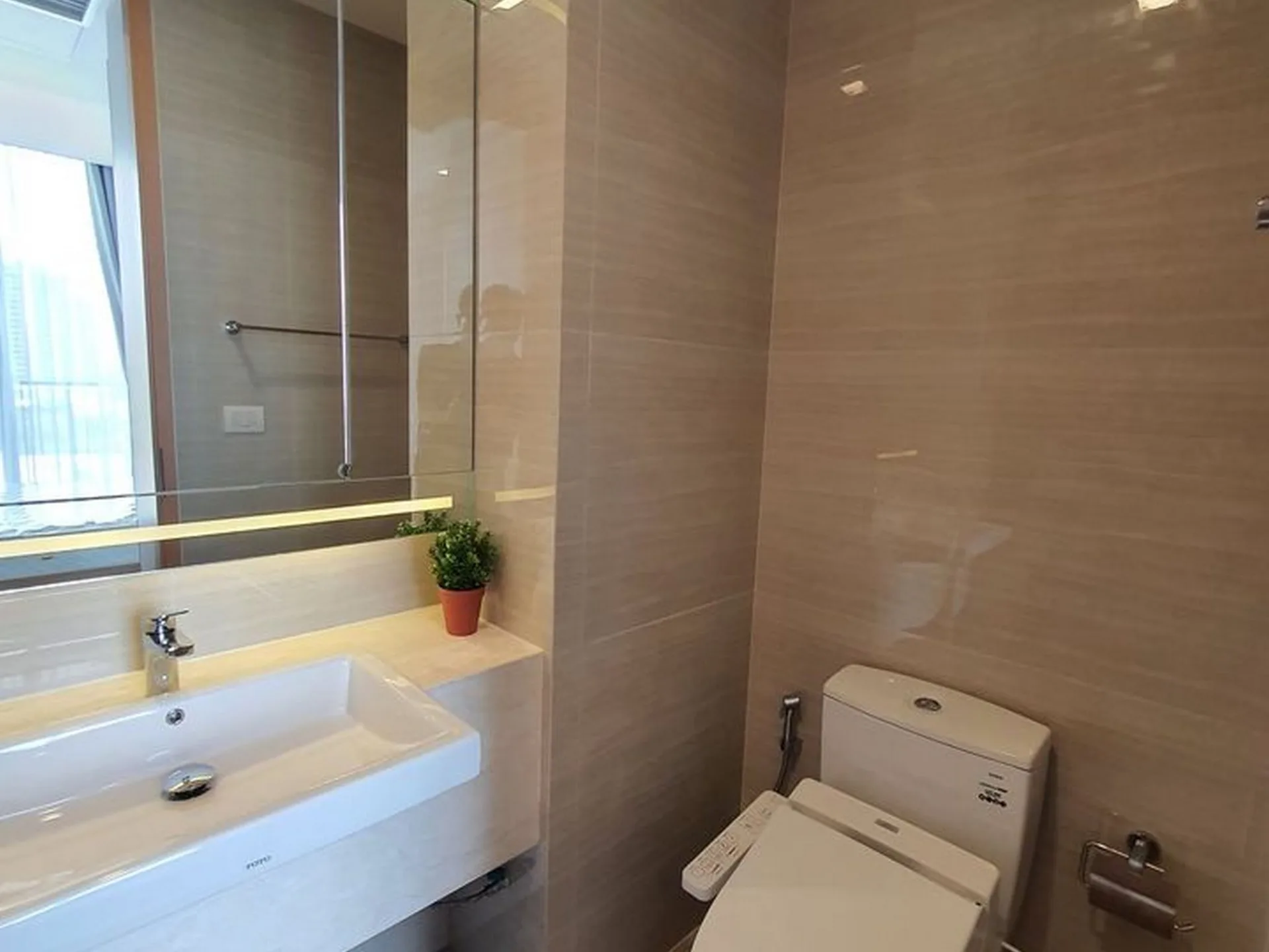 Property photos for Noble BE 33