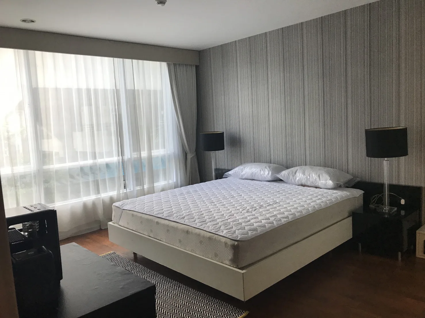 Property photos for Siri On 8