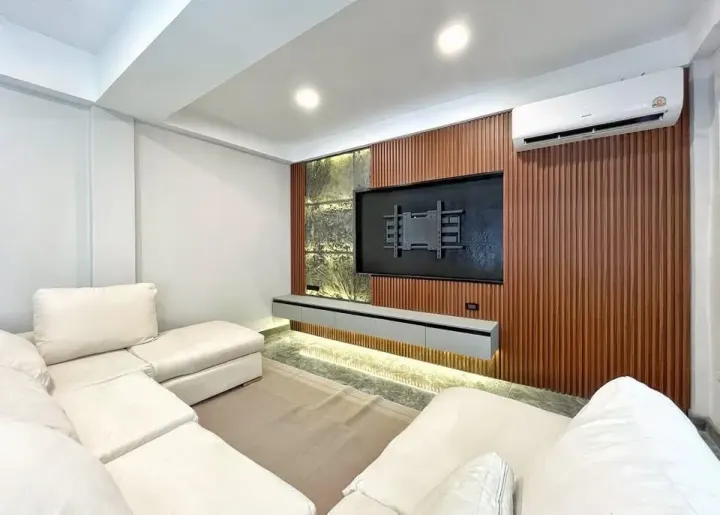 Property photos for White Mansion