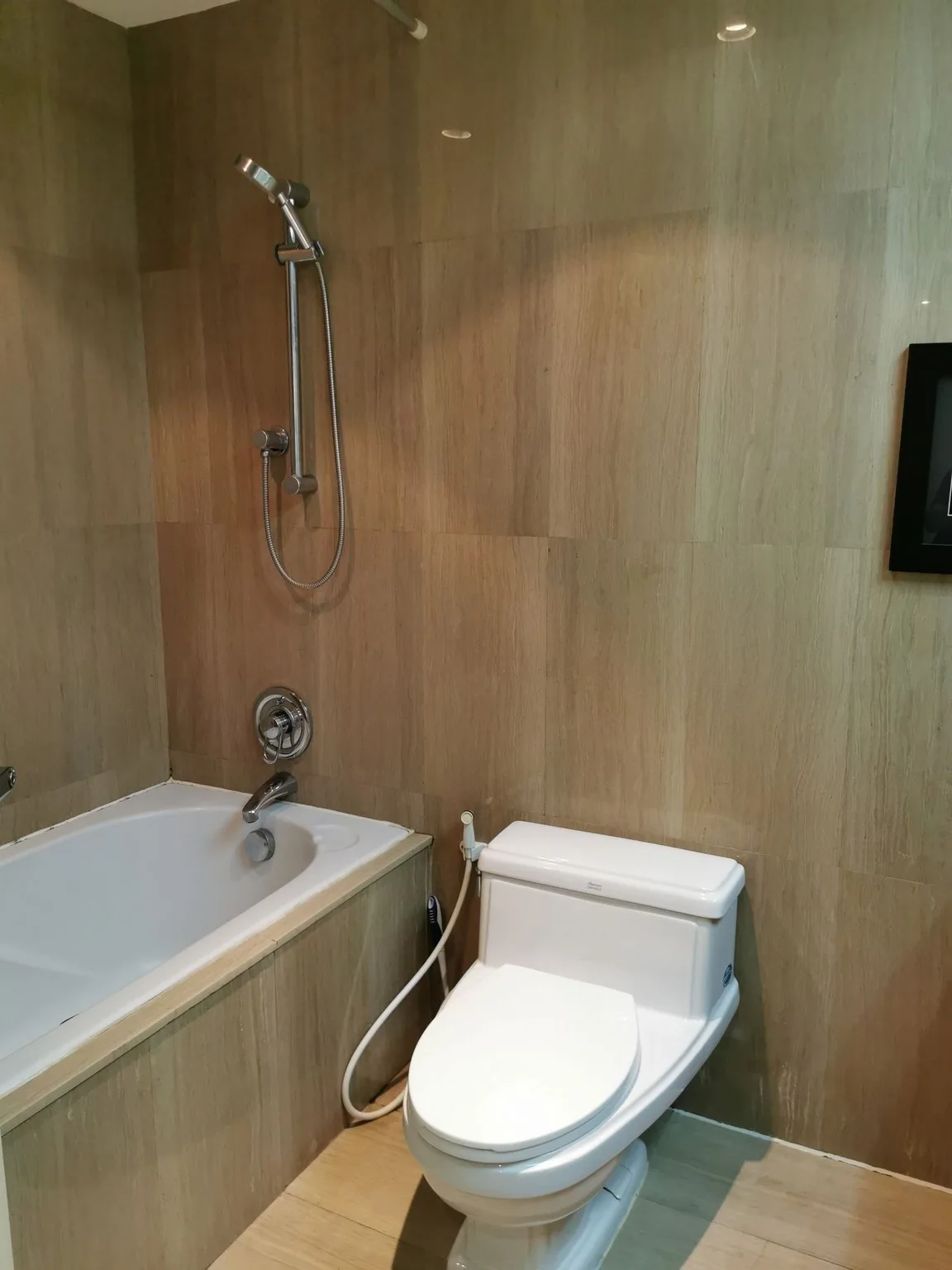 Property photos for Langsuan Ville