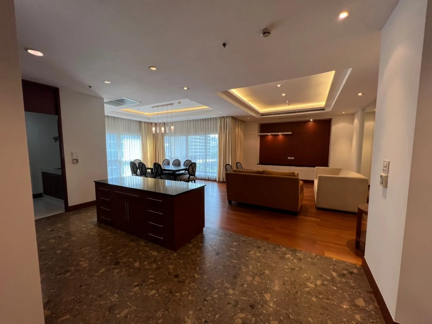 Property photos for Royal Residence Park