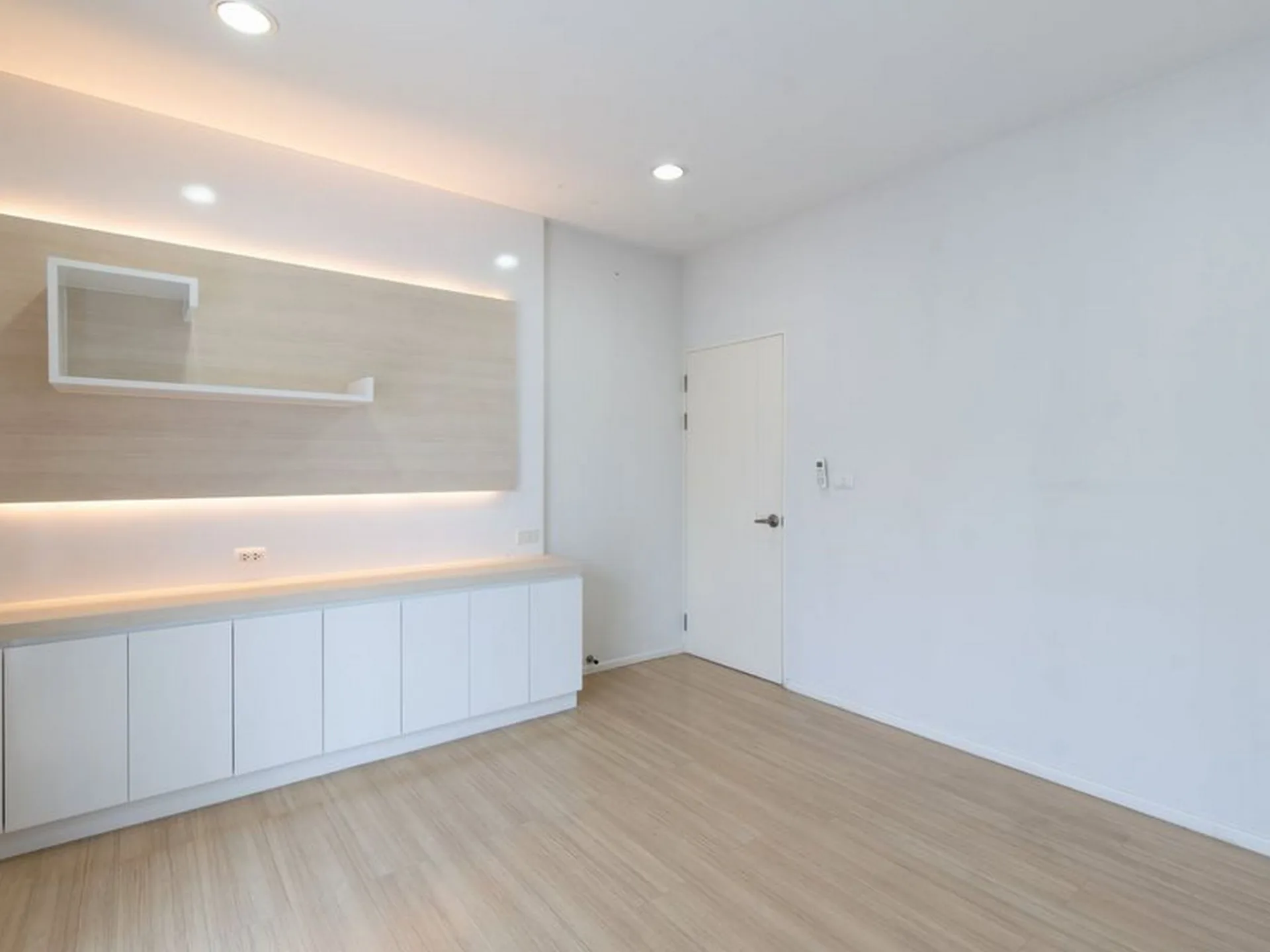 Property photos for Baan Klang Muang Sukhumvit 77