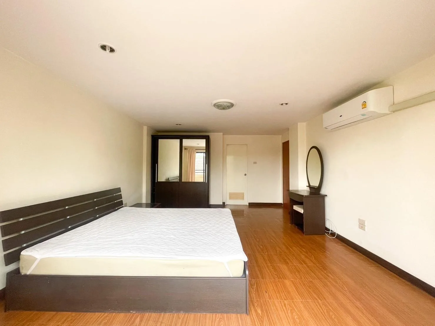 Property photos for Lin Court