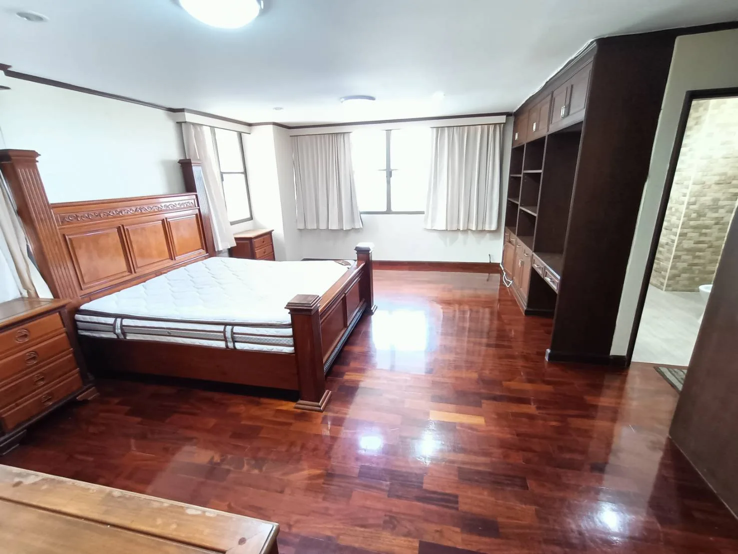 Property photos for Tongtip Mansion