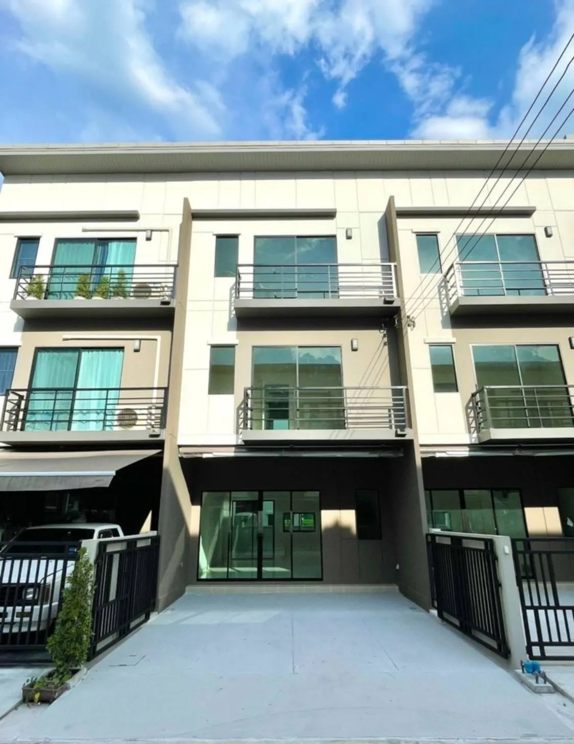 Property photos for Baan Klang Muang Srinakarin