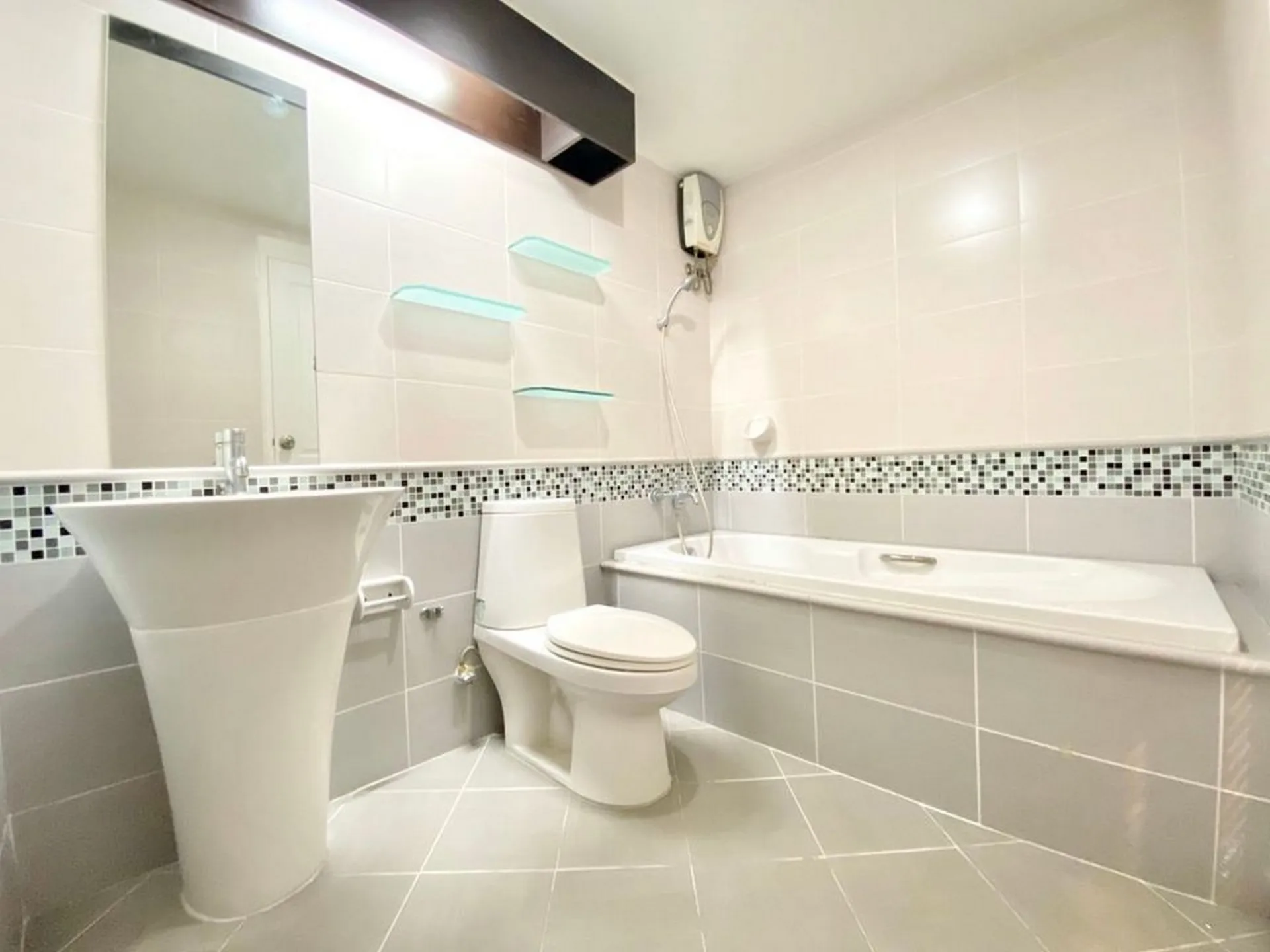 Property photos for The Waterford Sukhumvit 50 Onnut