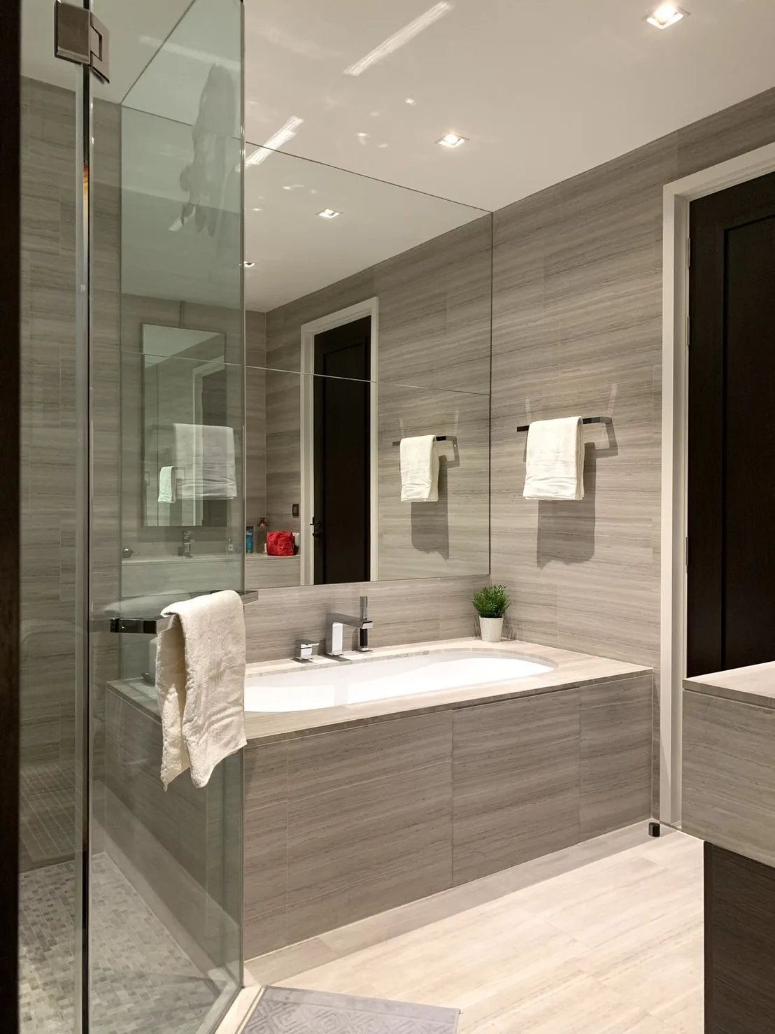 Property photos for The Diplomat 39