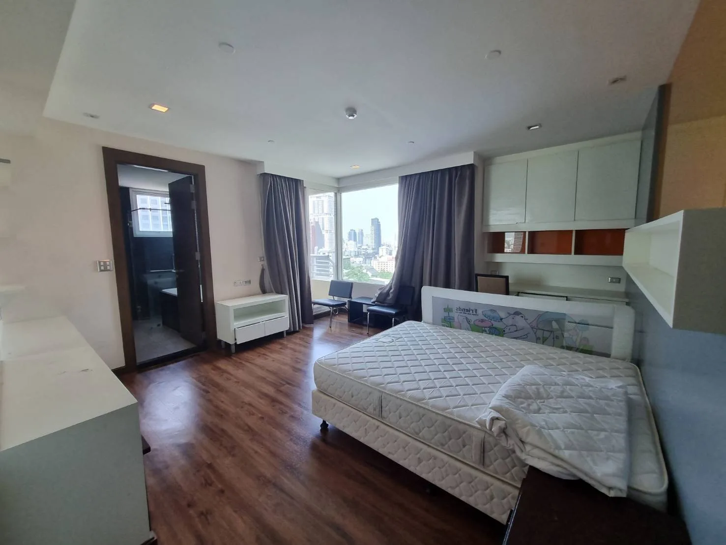 Property photos for Ideal 24