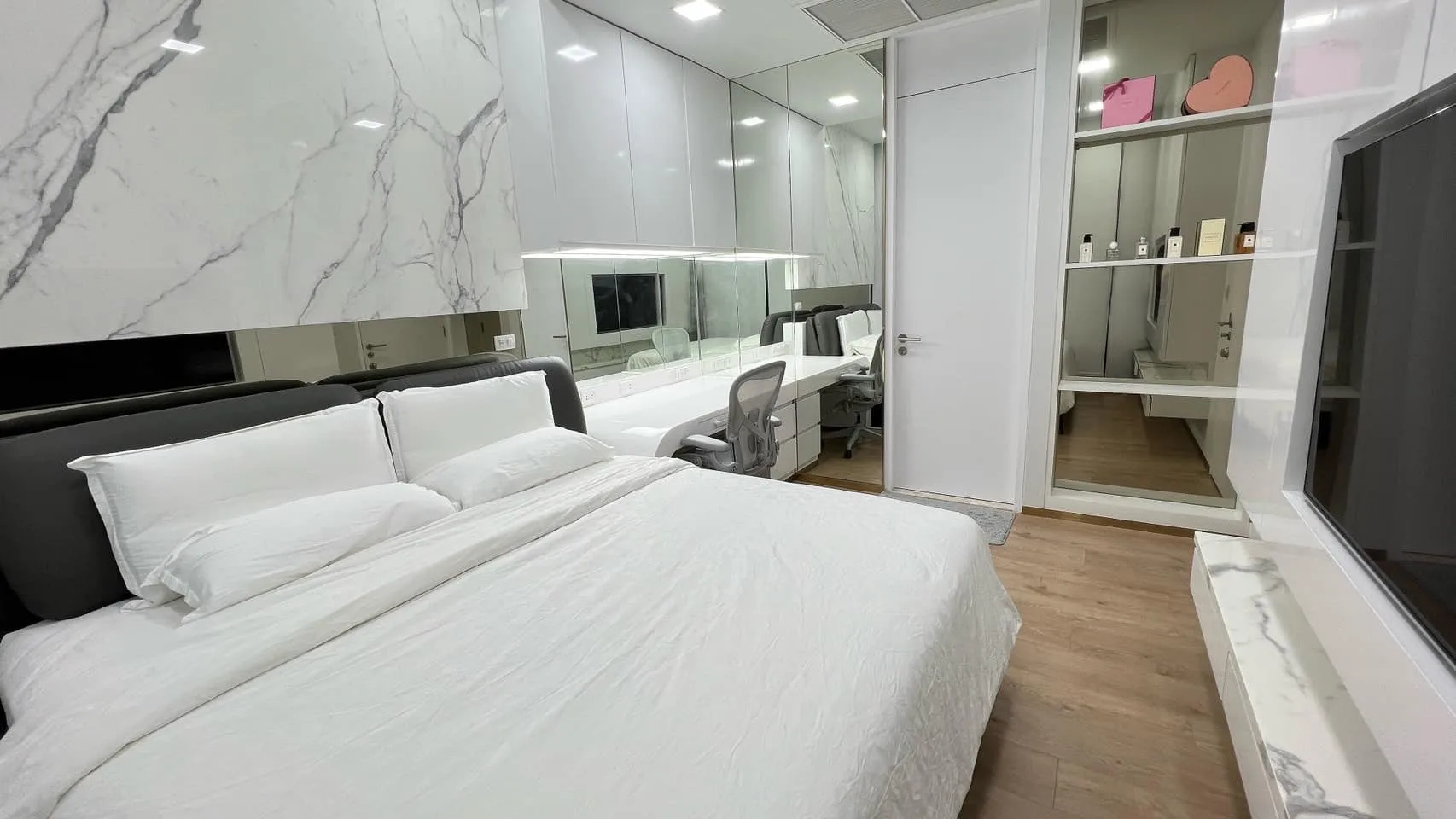 Property photos for Noble BE19