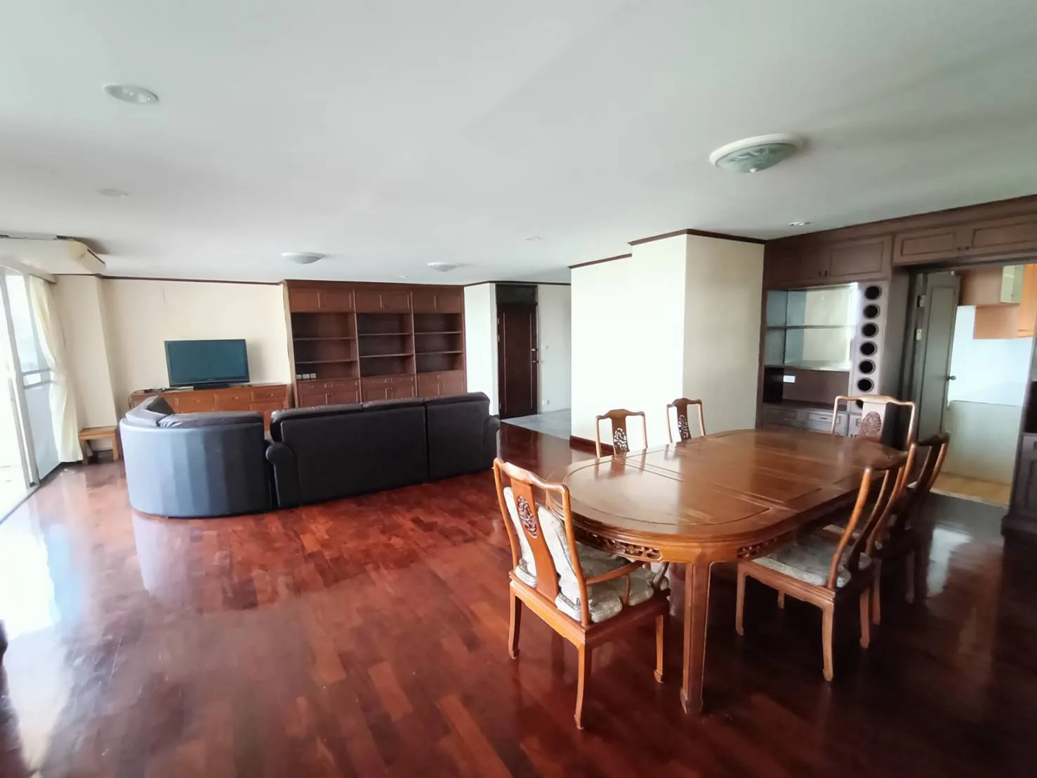 Property photos for Tongtip Mansion