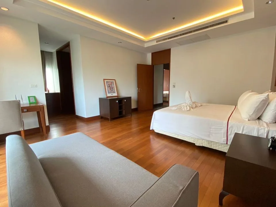 Property photos for Royal Residence Park