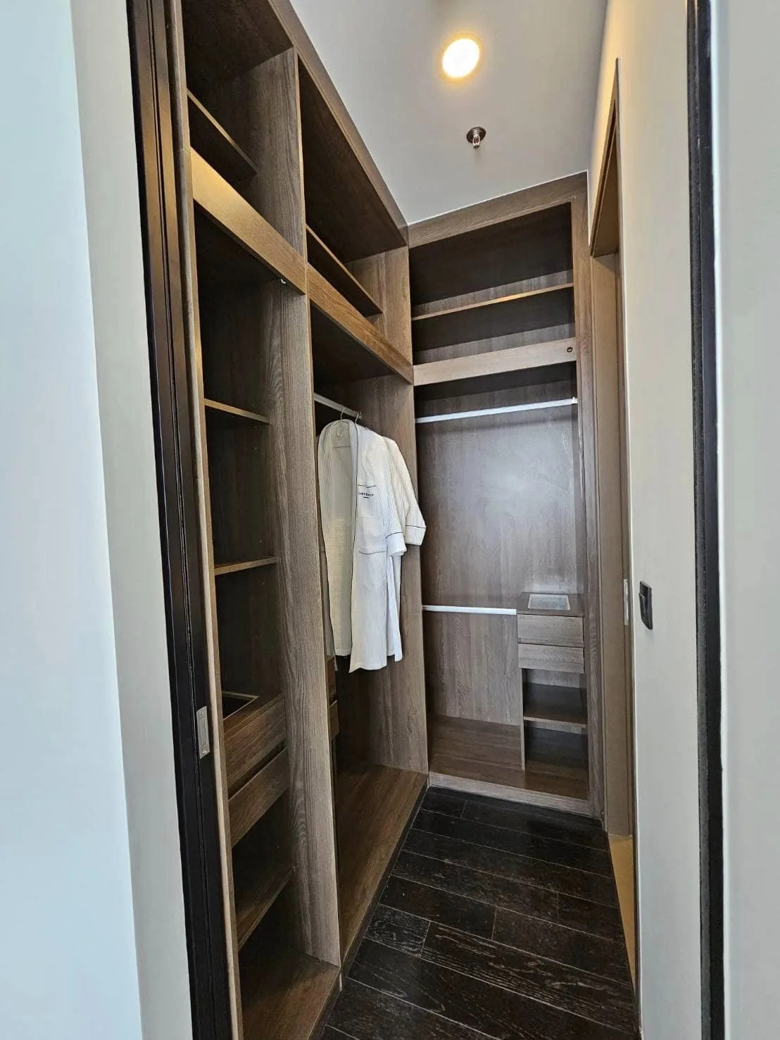 Property photos for Park Origin Thonglor