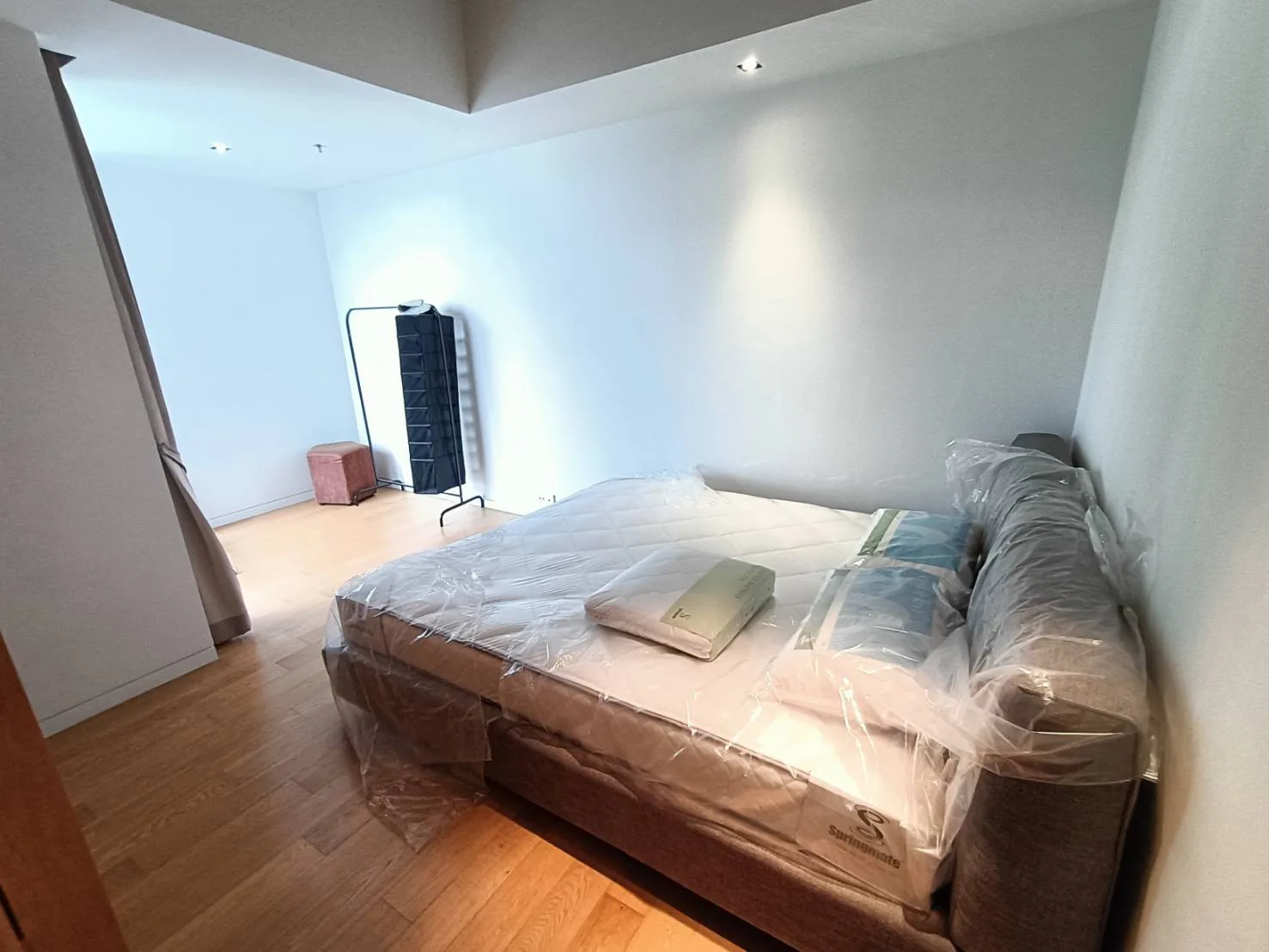 Property photos for The Met