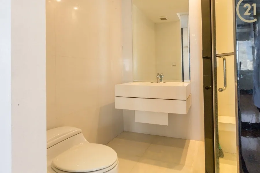 Property photos for Lake Green