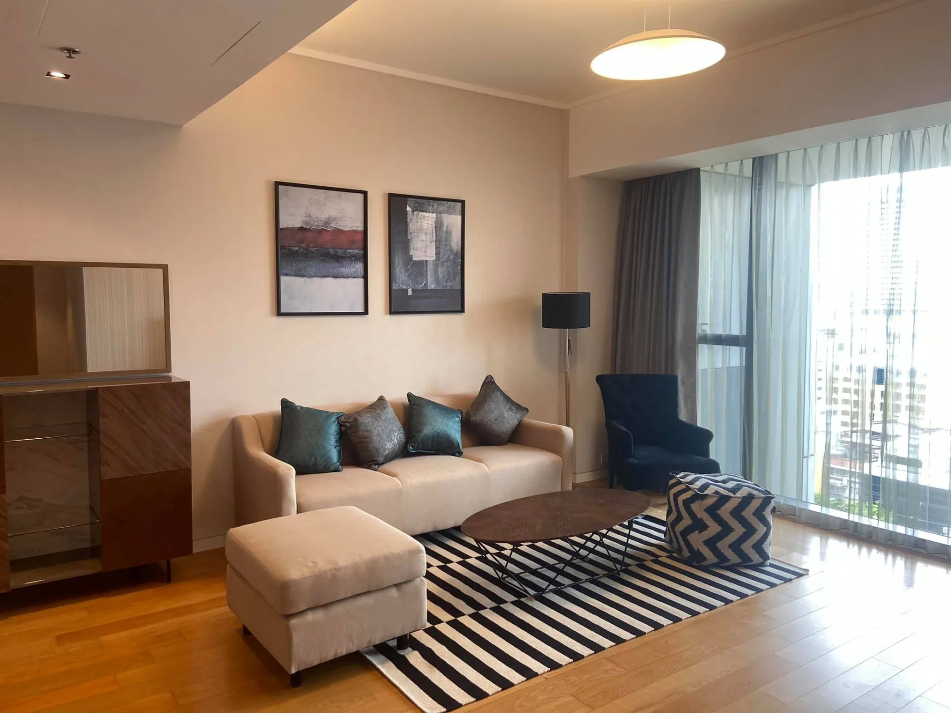 Property photos for The Met