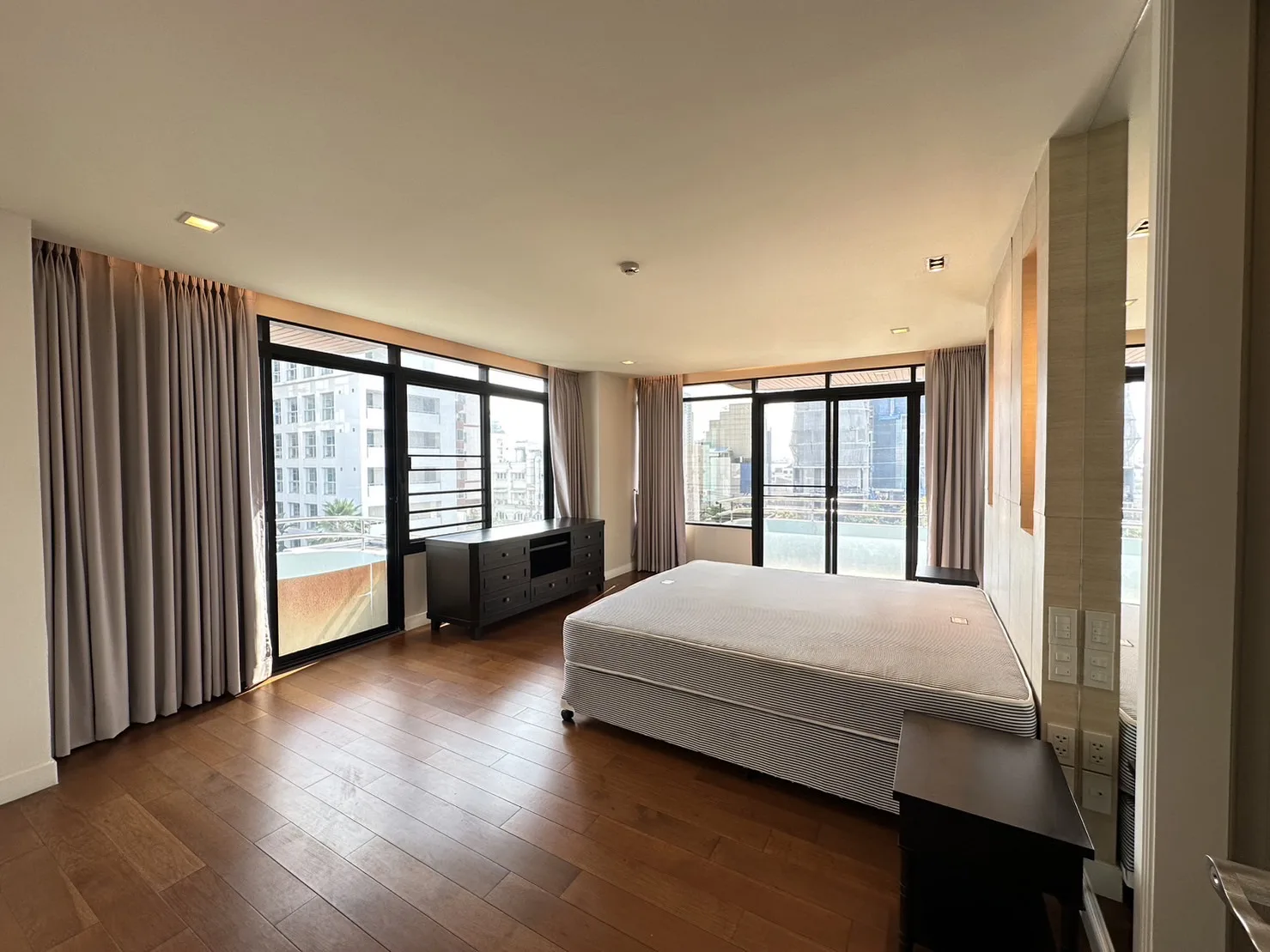 Property photos for Romsai Residence - Thong Lo