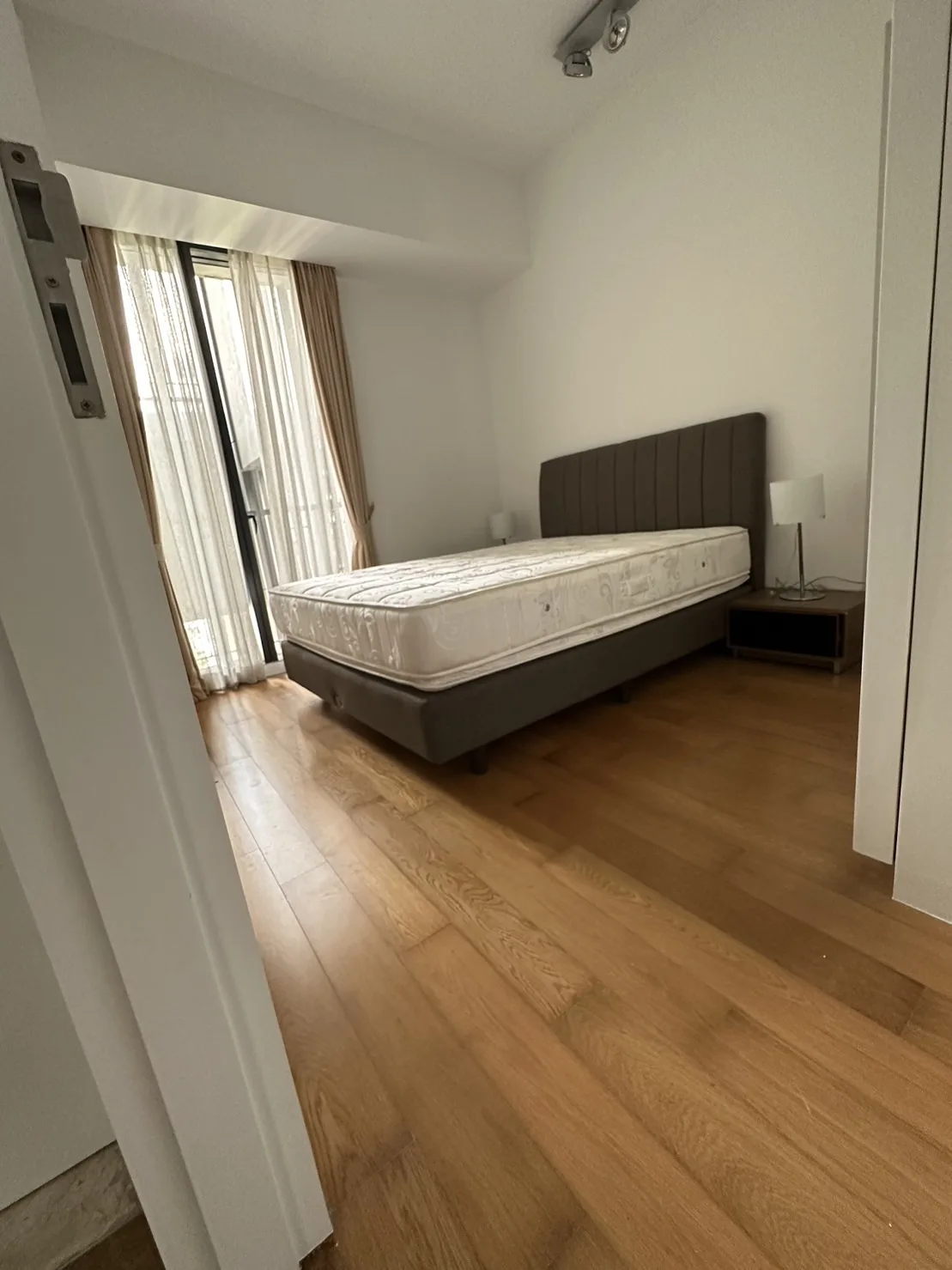 Property photos for The Met