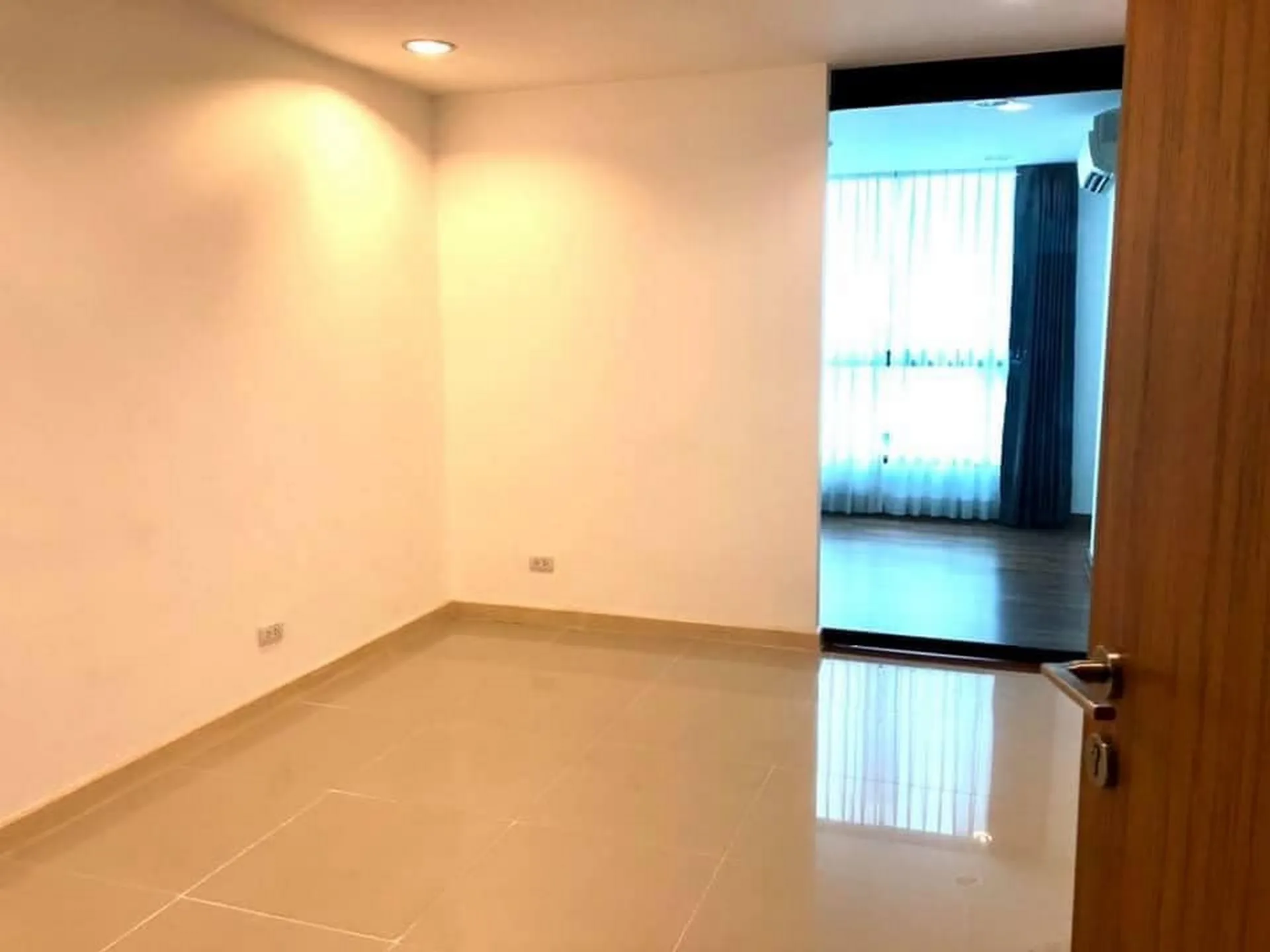 Property photos for Zenith Place Sukhumvit 42