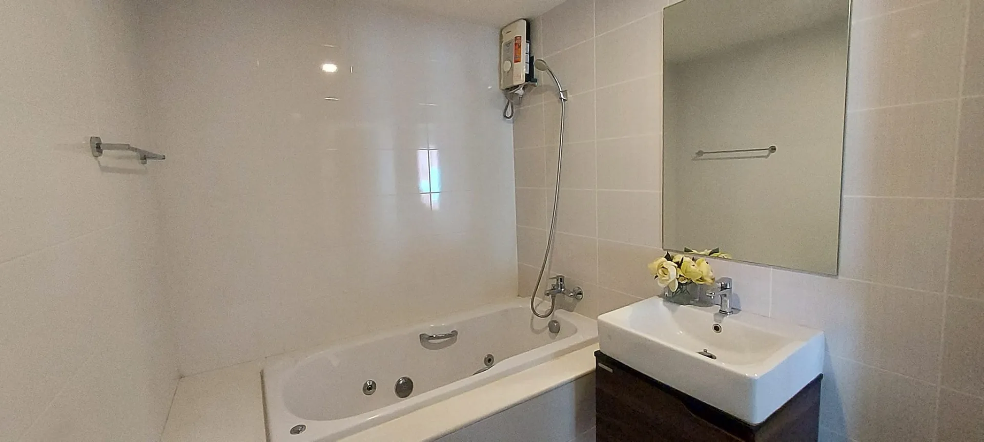 Property photos for Notting Hill Kaset