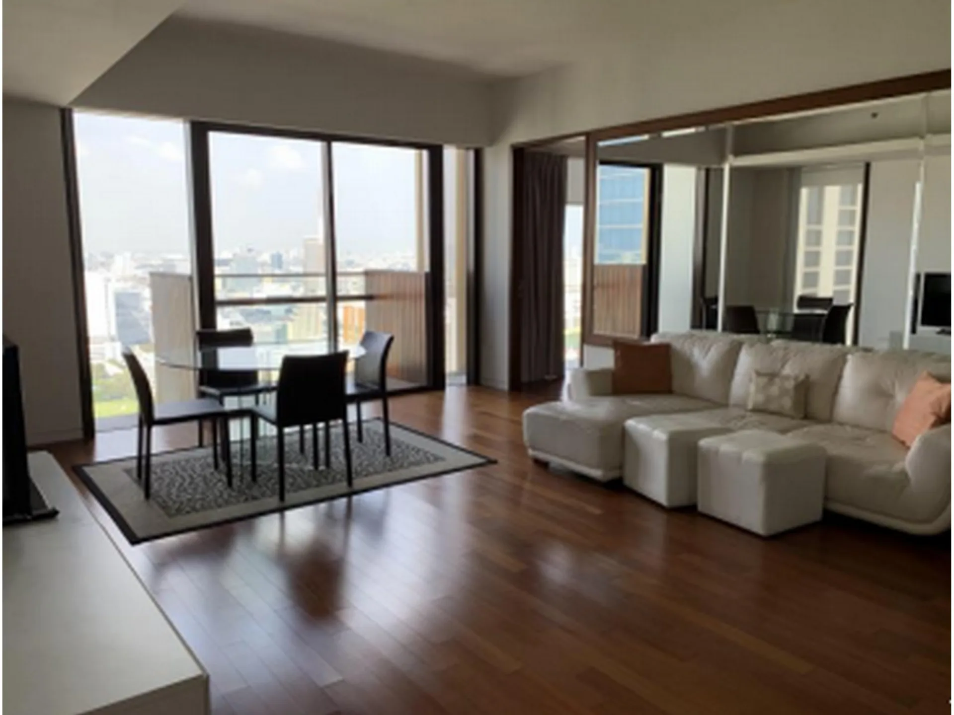 Property photos for Hansar Rajdamri